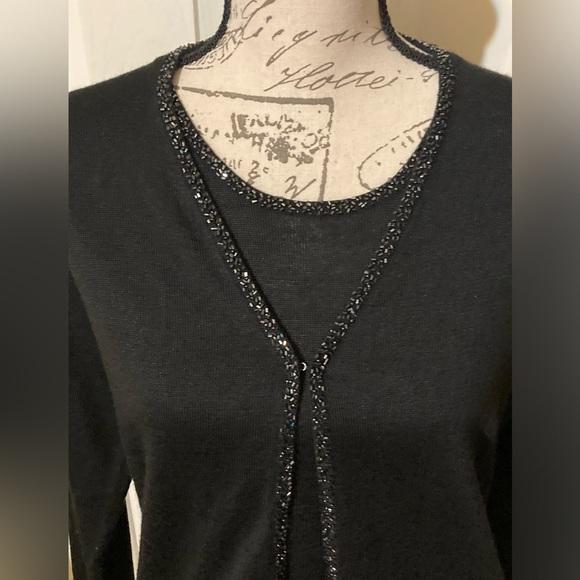 Ladies Size Medium Victoria Jones Pullover Long Sleeve Blouse With Added Sequins - Picture 5 of 16